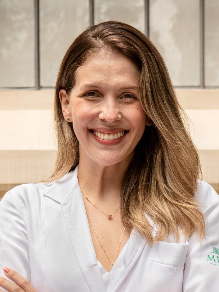 Dra. Gabriella Fernandes Soares